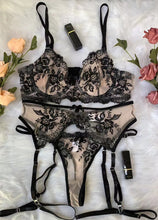 Lade das Bild in den Galerie-Viewer, Embroidered Lace Three Point Belt Hollowed Out Temptation Set
